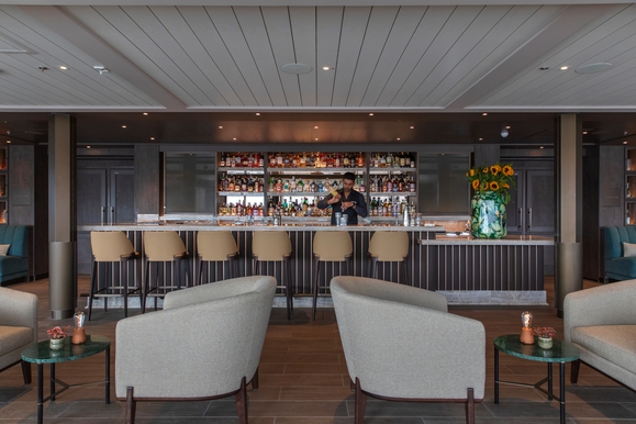 MyCruise Silversea Silver-Nova Offentlige-arealer Barer-lounger-atrium10