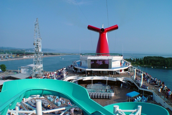 MyCruise Carnival Liberty Offentlige-arealer Pool-spa2