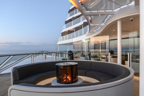 MyCruise Silversea Silver-Nova Offentlige-arealer Barer-lounger-atrium8