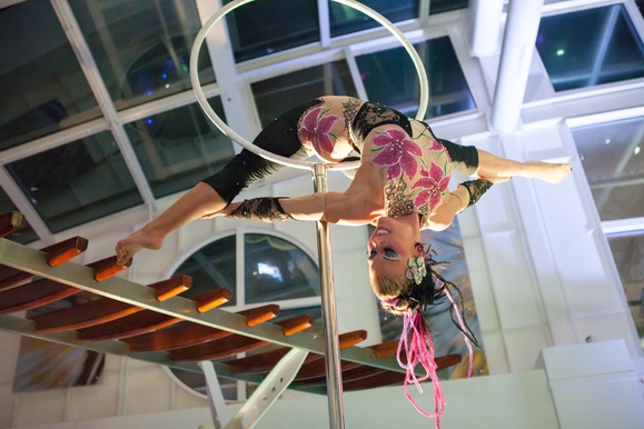 MyCruise-Celebrity-Cruises-Silhouette-Offentlige-arealer-Teater-underholdning1