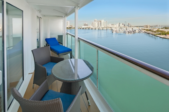 MyCruise Royal-Caribbean-Cruise-Line Navigator-of-the-Seas Kahytter Suite GS2
