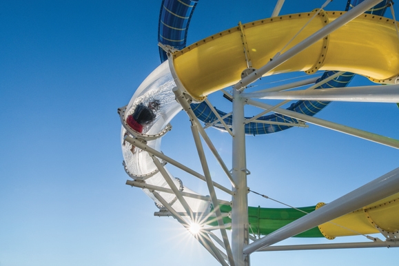 MyCruise Royal-Caribbean-Cruise-Line Independence-of-the-Seas Offentlige-arealer Pool-spa3