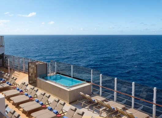 MyCruise Norwegian-Cruise-Line Prima Offentlige-arealer Pool-spa2