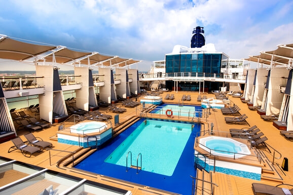 MyCruise-Celebrity-Cruises-Silhouette-Offentlige-arealer-Pool-spa1
