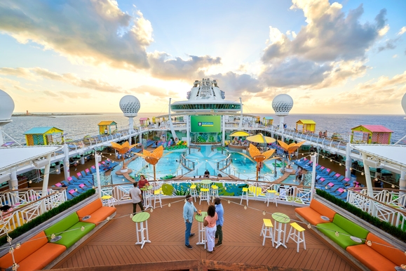 MyCruise Royal-Caribbean-Cruise-Line Freedom-of-the-Seas Offentlige-arealer Pool-spa4