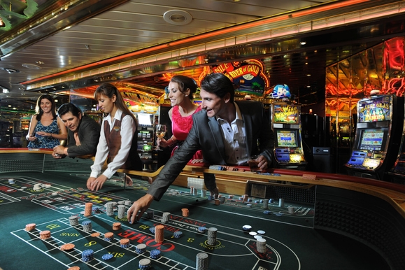 MyCruise Royal-Caribbean-Cruise-Line Rhapsody-of-the-Seas Offentlige-arealer Casino-butikker1