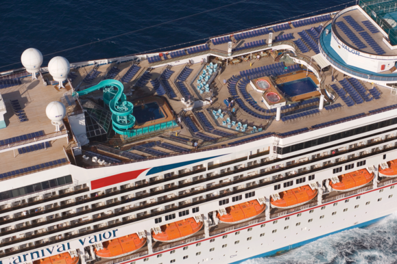 MyCruise-Carnival-Valor-Offentlige-arealer-Pool-spa1