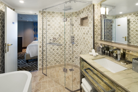 MyCruise Azamara Azamara-Quest Kahytter Suite CO3