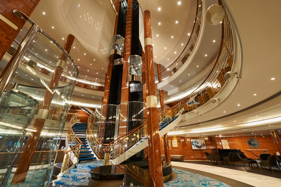 MyCruise Norwegian-Cruise-Line Sun Offentlige-arealer Barer-lounger-atrium4
