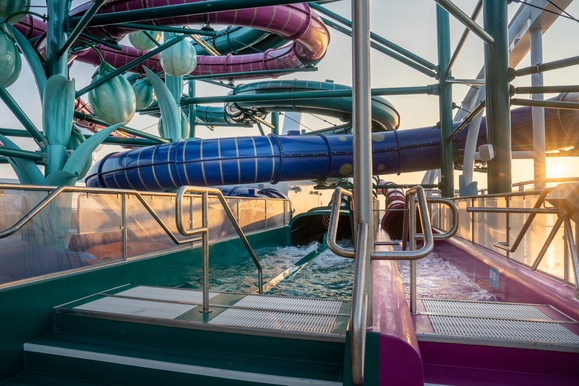 MyCruise MSC World-America  Offentlige-arealer Pool-spa8
