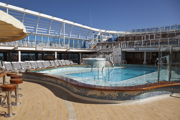 MyCruise Princess-Cruises EMERALD Offentlige-arealer Pool-spa1