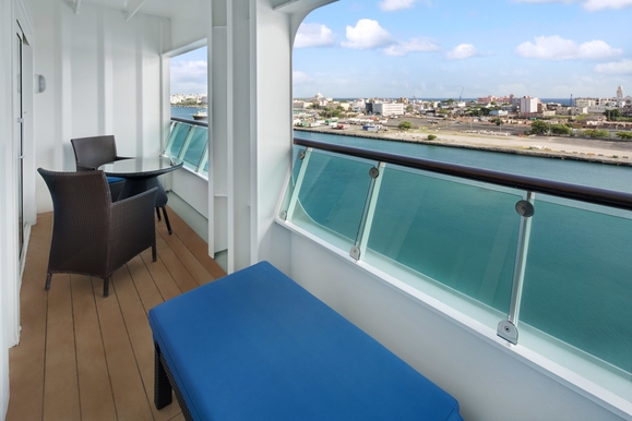 MyCruise Royal-Caribbean-Cruise-Line Explorer-of-the-Seas Kahytter Suite GS4