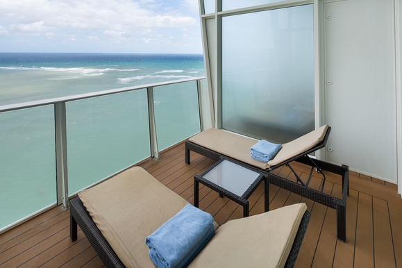 MyCruise Royal-Caribbean-Cruise-Line Allure-of-the-Seas Kahytter Suite L13