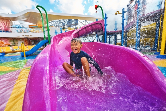 MyCruise Royal-Caribbean-Cruise-Line Utopia-of-the-Seas Offentlige-arealer Pool-spa6