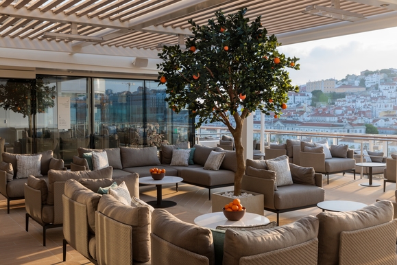 MyCruise Silversea Silver-Ray Offentlige-arealer Barer-lounger-atrium4