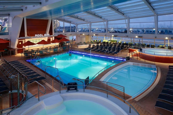 MyCruise Royal-Caribbean-Cruise-Line Quantum-of-the-Seas Offentlige-arealer Pool-spa2