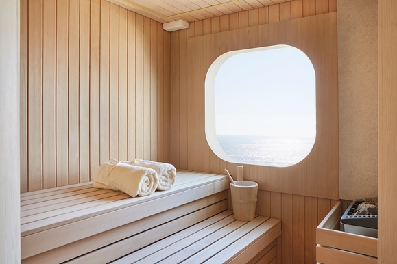 MyCruise Silversea Silver-Moon Offentlige-arealer Pool-spa9