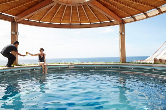 MyCruise Princess-Cruises DIAMOND Offentlige-arealer Pool-spa1