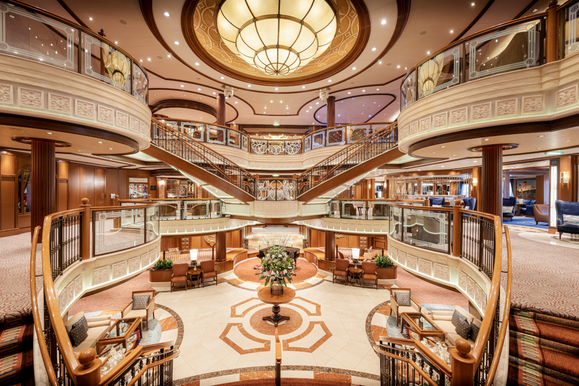 MyCruise Cunard Queen-Victoria Offentlige-arealer Barer-lounger-atrium7