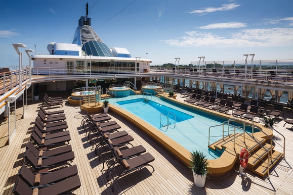 MyCruise Silversea Silver-Spirit Offentlige-arealer Pool-spa3