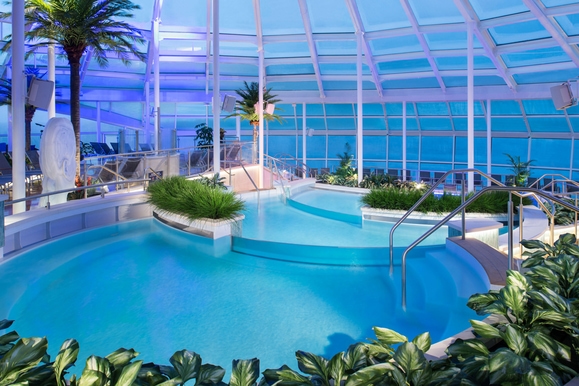 MyCruise Royal-Caribbean-Cruise-Line Quantum-of-the-Seas Offentlige-arealer Pool-spa3