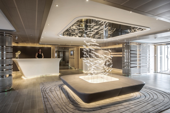 MyCruise Ponant Le-Lyrial Offentlige-arealer Barer-lounger-atrium8