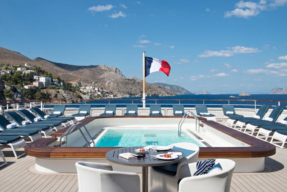 MyCruise Ponant Le-Lyrial Offentlige-arealer Pool-spa2