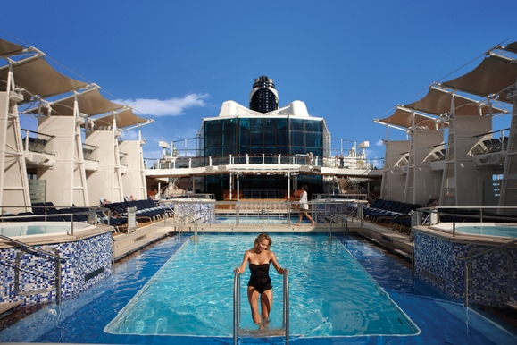 MyCruise Celebrity-Cruises Equinox Offentlige-arealer Pool-spa2