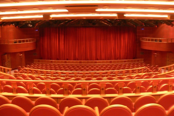 MyCruise Princess-Cruises EMERALD Offentlige-arealer Teater-underholdning1