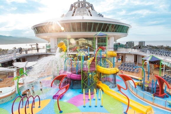 MyCruise Royal-Caribbean-Cruise-Line Liberty-of-the-Seas Offentlige-arealer Pool-spa3
