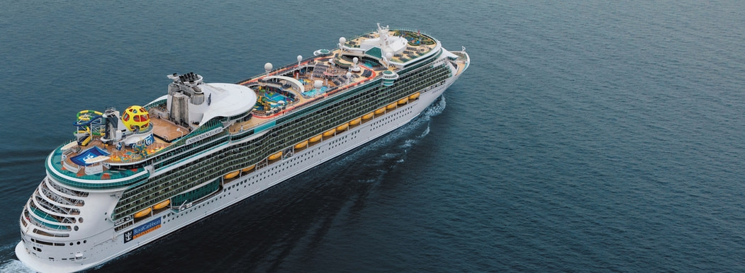 MyCruise Royal-Caribbean-Cruise-Line Independence-of-the-Seas Offentlige-arealer Luftfoto1