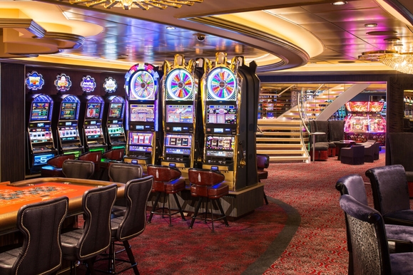 MyCruise Royal-Caribbean-Cruise-Line Quantum-of-the-Seas Offentlige-arealer Casino-butikker1