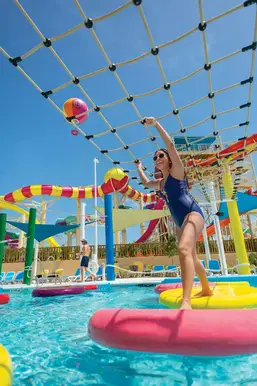 MyCruise Royal-Caribbean-Cruise-Line Utopia-of-the-Seas Offentlige-arealer Pool-spa4