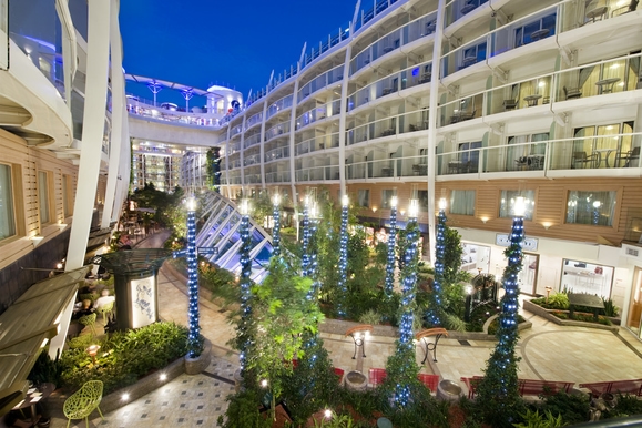 MyCruise Royal-Caribbean-Cruise-Line Oasis-of-the-Seas Offentlige-arealer Barer-lounger-atrium1