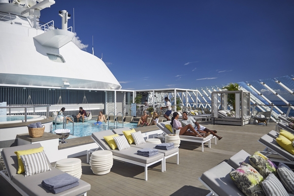 MyCruise Celebrity-Cruises Apex Offentlige-arealer Pool-spa1