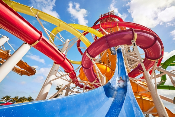 MyCruise Royal-Caribbean-Cruise-Line Utopia-of-the-Seas Offentlige-arealer Pool-spa3