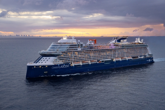 MyCruise-Celebrity-Cruises-Ascent Offentlige-arealer-Luftfoto4