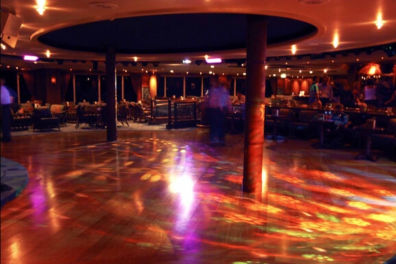 MyCruise Princess-Cruises MAJESTIC Offentlige-arealer Teater-underholdning4