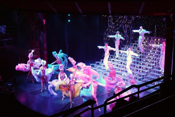 MyCruise Carnival Conquest Offentlige-arealer Teater-underholdning1