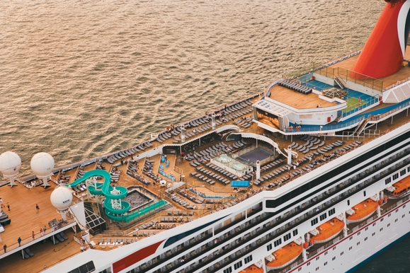 MyCruise Carnival Liberty Offentlige-arealer Pool-spa1