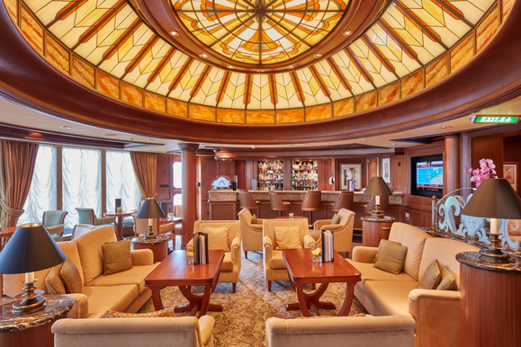 MyCruise Cunard Queen-Elizabeth Offentlige-arealer Barer-lounger-atrium3
