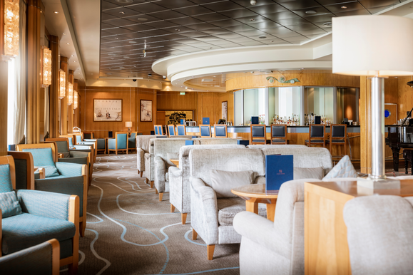 MyCruise Cunard Queen-Mary-2 Offentlige-arealer Barer-lounger-atrium6