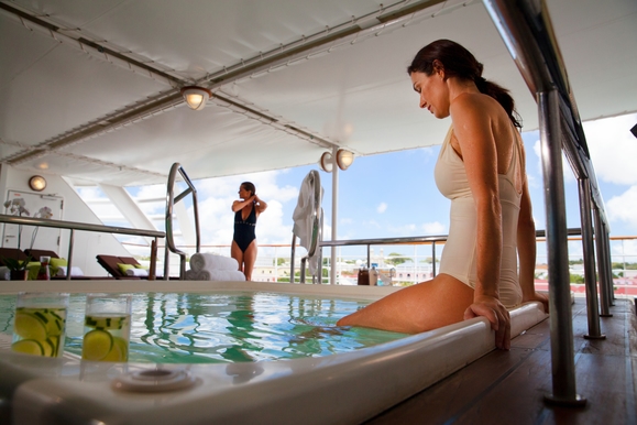MyCruise Silversea Silver-Spirit Offentlige-arealer Pool-spa2
