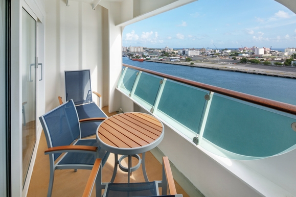 Royal-Caribbean-Cruise-Line Adventure-of-the-Seas Kahytter Suite JS5