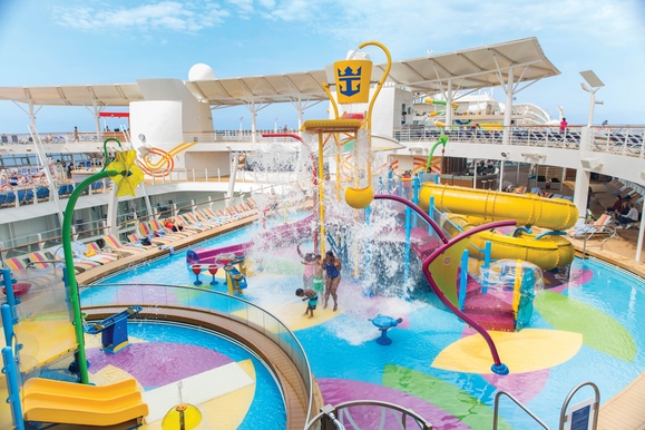 MyCruise Royal-Caribbean-Cruise-Line Harmony-of-the-Seas Offentlige-arealer Pool-spa1