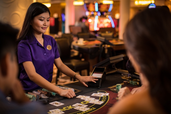 MyCruise Norwegian-Cruise-Line Getaway Offentlige-arealer Casino-butikker2