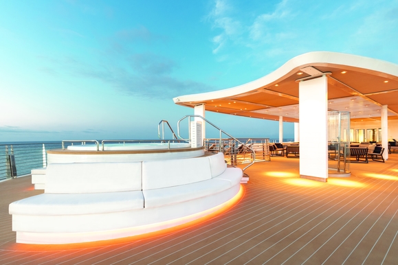 MyCruise Silversea Silver-Origin Offentlige-arealer Pool-spa1