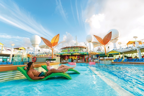 MyCruise Royal-Caribbean-Cruise-Line Navigator-of-the-Seas Offentlige-arealer Pool-spa5