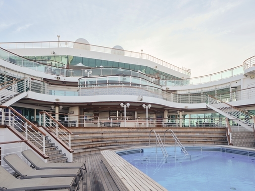 MyCruise P&O-Cruises Ventura Offentlige-arealer Pool-spa1