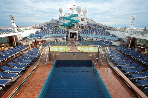 MyCruise Carnival Freedom Offentlige-arealer Pool-spa2